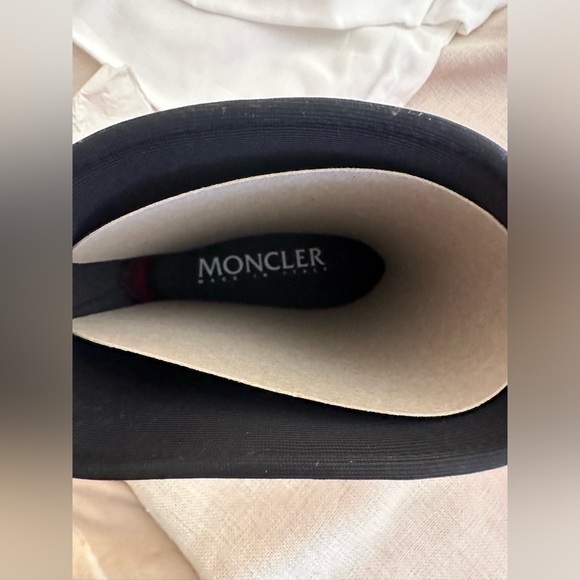 MONCLER
Ginette logo-appliquéd glossed-rubber rain boots new never used with box - Picture 11 of 16